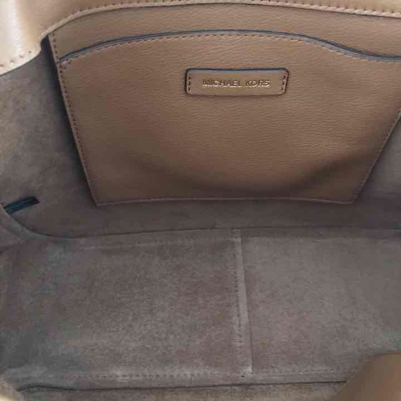 COPY - Michael Kors Leather Ashbury Slouchy Bag - Picture 3 of 4